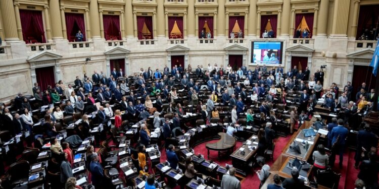 Gobierno de Milei propone ley para bajar edad de imputabilidad a 13 años en Argentina