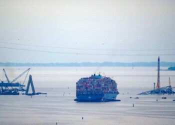 tráfico se reanuda en puerto de Baltimore tras el retiro de puente colapsado