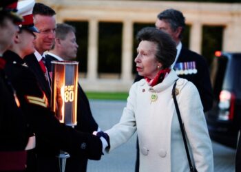 La princesa Ana de Inglaterra sufre una conmoción cerebral en un «incidente»