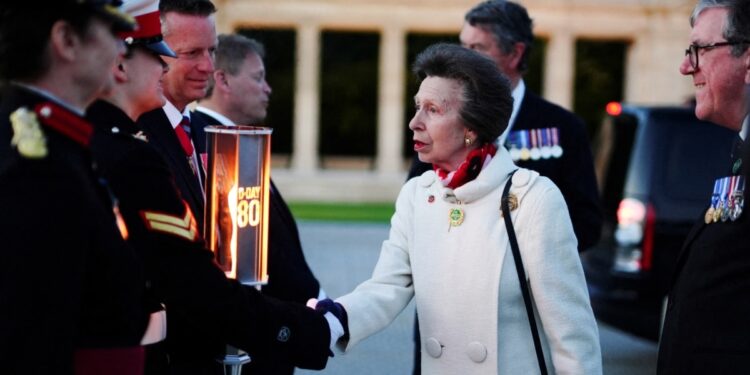 La princesa Ana de Inglaterra sufre una conmoción cerebral en un «incidente»