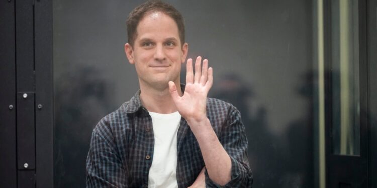 Reportero estadounidense preso en Rusia enfrentará juicio acusado de espionaje