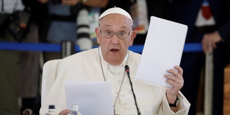 El papa Francisco dice al G7 que los humanos no deben perder el control de la IA