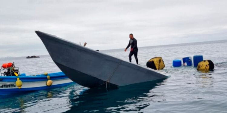 España arresta a cuatro colombianos que iban en un submarino hundido ante Cádiz
