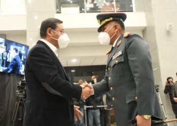 Presidente Arce nombra nuevo comandante del Ejército en Bolivia mientras que presencia militar se disipa en La Paz