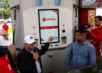 China echa una mano a Venezuela para transportar y vender mejor su gasolina