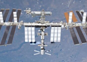 Un satélite ruso se rompe en el espacio, deja escombros y hace refugiar a astronautas de EEI