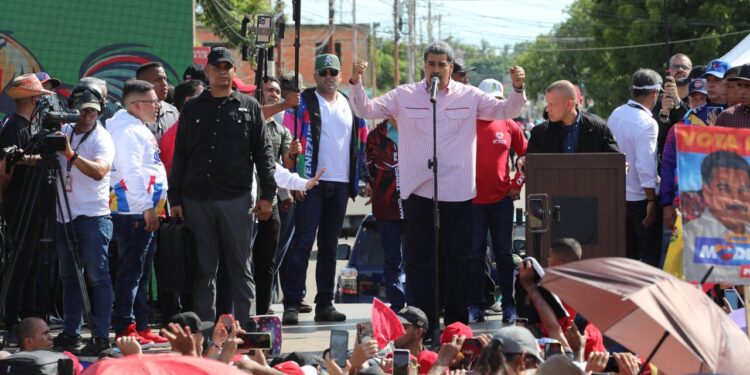 Maduro visita nuevamente el Zulia: ordena asfaltado y recuperación del Hospital de Cabimas