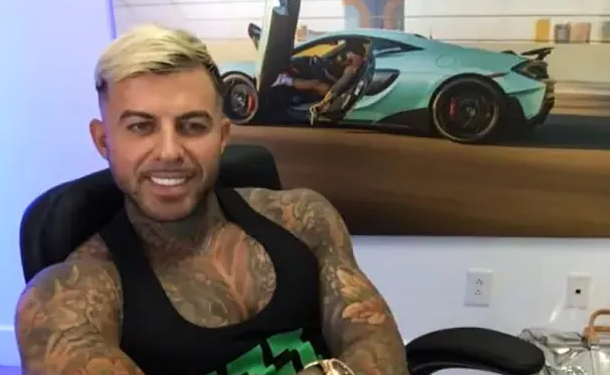 Amadeo Llados se enfrenta a una megademanda de más de 1.000 personas por «Estafa Piramidal y Delito de Odio»