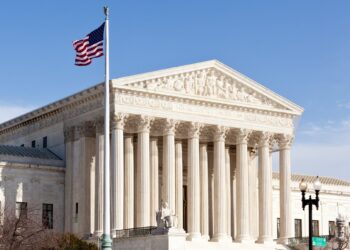 Corte Suprema de EEUU autoriza a la Casa Blanca a interferir para eliminar la desinformación en redes