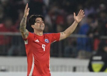 Chile golea y toma vuelo antes de la Copa América a costa de Paraguay