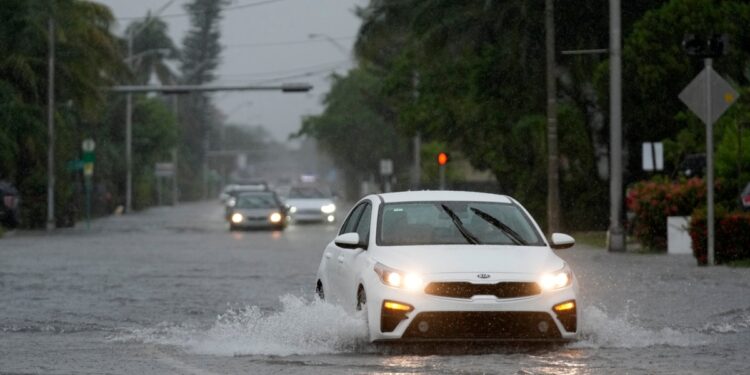 Temporada de huracanes de 2024 comienza en la Florida con un diluvio