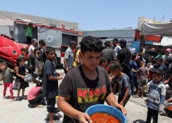 ONU dice a Israel que suspenderá operaciones de ayuda en Gaza si no mejora la seguridad