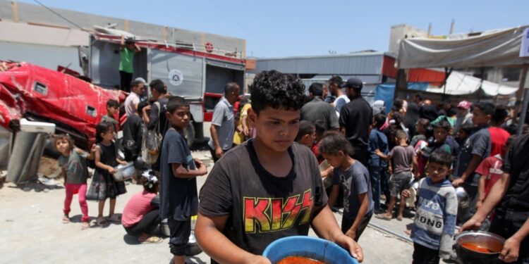 ONU dice a Israel que suspenderá operaciones de ayuda en Gaza si no mejora la seguridad