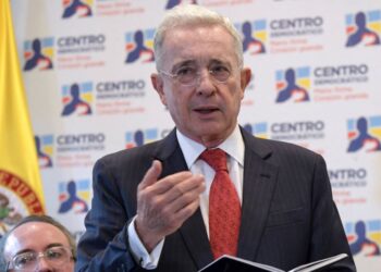 Álvaro Uribe advierte sobre crisis de seguridad en Colombia y llama a la acción urgente