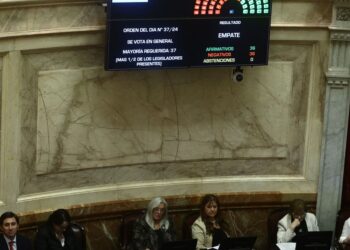 Senado de Argentina aprueba reforma propuesta por Milei