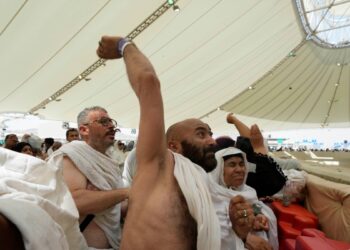 Peregrinos inician los últimos ritos del haj mientras los musulmanes celebran el Eid al-Adha