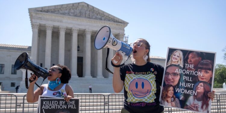 Corte Suprema de EEUU por unanimidad retiene acceso a medicación abortiva, rechaza demanda de activistas antiaborto
