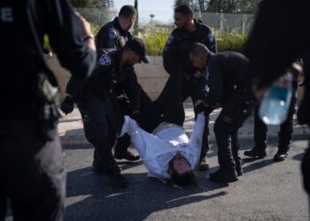 Sobre EEUU frente a la guerra de Israel en Gaza, el secretario de Defensa Lloyd Austin recibe en Washington su colega israelí Yoav Gallant.