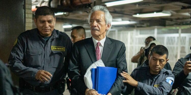 Fiscalía en Guatemala revoca medida sustitutiva a favor del periodista José Rubén Zamora