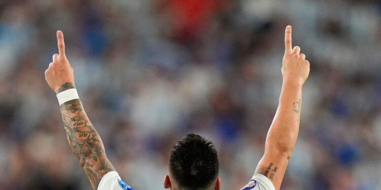 Argentina vence con doblete de Lautaro Martínez a Perú, que cae eliminada de la Copa América