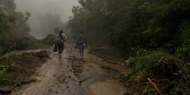 Suben a 19 los muertos por las fuertes lluvias que azotan El Salvador