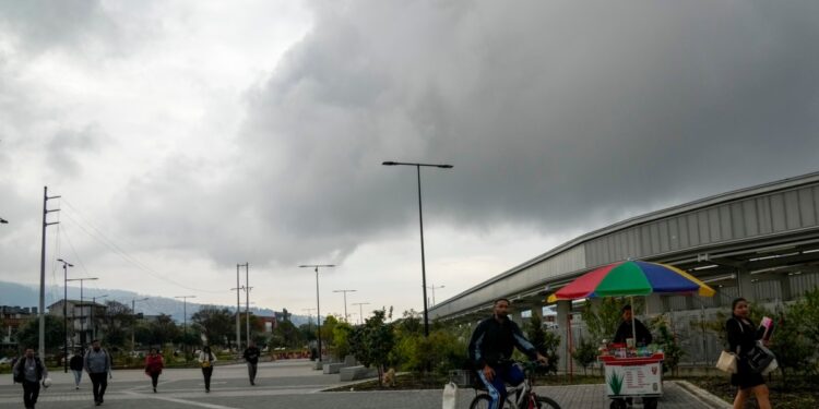 Ecuador anuncia nuevos racionamientos energía eléctrica dos días después de un apagón masivo