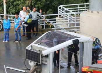 Al menos un muerto y 12 heridos por desplome de una cabina del teleférico Colombia