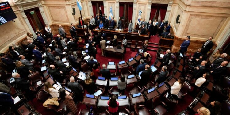 Senado argentino debate dos reformas con las que el presidente Milei busca gobernabilidad