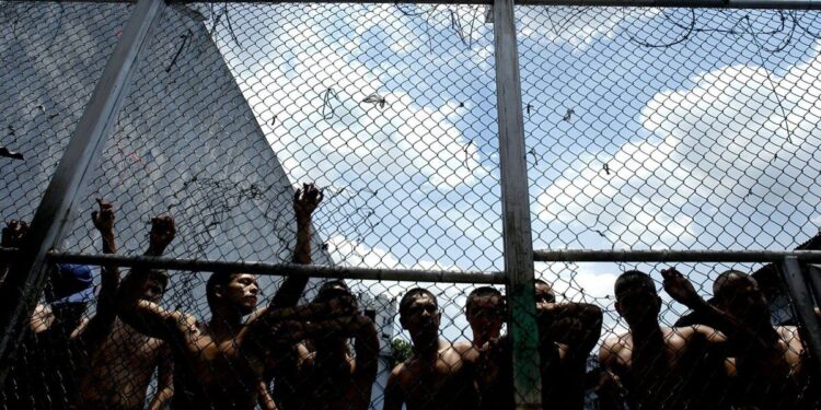 Reos de 19 cárceles se declaran en huelga de hambre por retardo de justicia