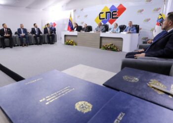 ¿Fue acierto o error que candidato opositor no firmara acuerdo cara a cara con Maduro?