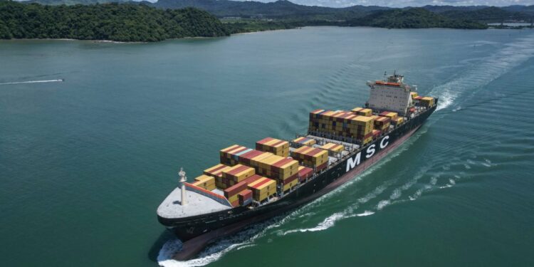 Canal de Panamá vuelve a aumentar espacios para reserva en esclusas y calado buques