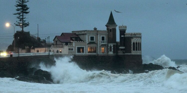 Intensas lluvias en Chile dejan un muerto y 4.000 damnificados