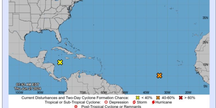 Centro Nacional de Huracanes vigila dos nuevas formaciones con probabilidades de riesgo