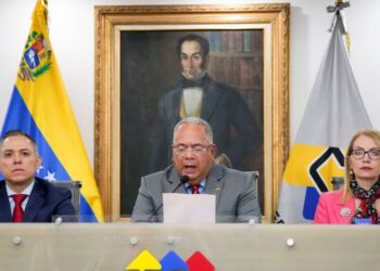 Denuncian uso de recursos públicos en la propaganda electoral de Maduro