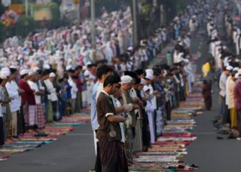 Musulmanes de Asia celebran la fiesta del Eid al-Adha con oraciones por los habitantes de Gaza