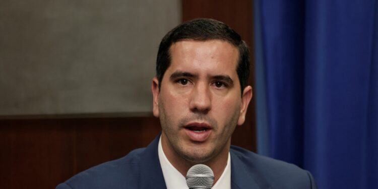 Ecuador sufre corte de energía a nivel nacional debido a una falla de transmisión