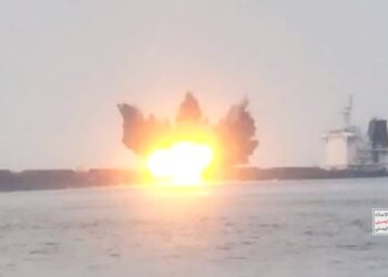 Hutíes reivindican ataque a portaaviones de EEUU en el mar Rojo y a otro buque en el mar Arábigo