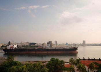 Buques de guerra rusos hacen ejercicios con misiles en el Atlántico rumbo a Cuba