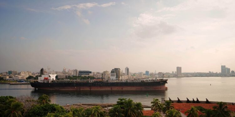 Buques de guerra rusos hacen ejercicios con misiles en el Atlántico rumbo a Cuba