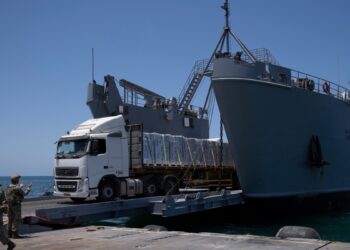EEUU retira muelle flotante en Gaza por mal clima y podría no reinstalarlo, dicen funcionarios