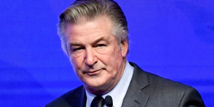 Abogados de Alec Baldwin piden a jueza de Nuevo México que desestime caso por homicidio