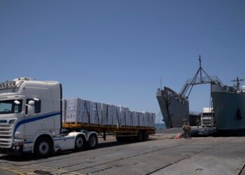 ONU comienza a trasladar toneladas de ayuda a Gaza desde muelle construido por EEUU