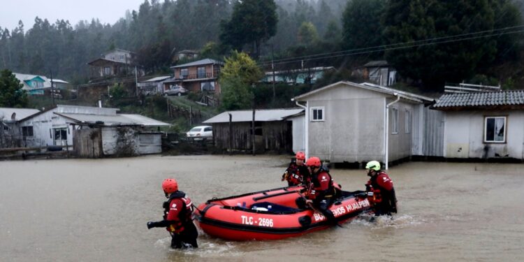 Las lluvias no dan tregua en Chile y un tornado arrasa con al menos 11 viviendas