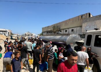 El calor del verano trae nuevas miserias a los palestinos en campaña israelí en Gaza