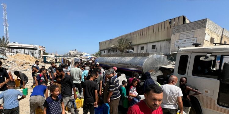 El calor del verano trae nuevas miserias a los palestinos en campaña israelí en Gaza