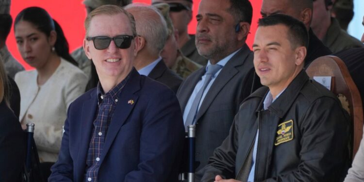 Investigan a congresistas opositores por cuestionar la salud mental de Noboa