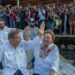 llega en lancha a la costa venezolana