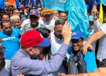 Edmundo González tiende la mano a militares venezolanos y enciende alarmas del régimen