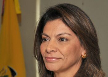 Expresidentes de Costa Rica defienden la democracia ante comparaciones con regímenes autoritarios