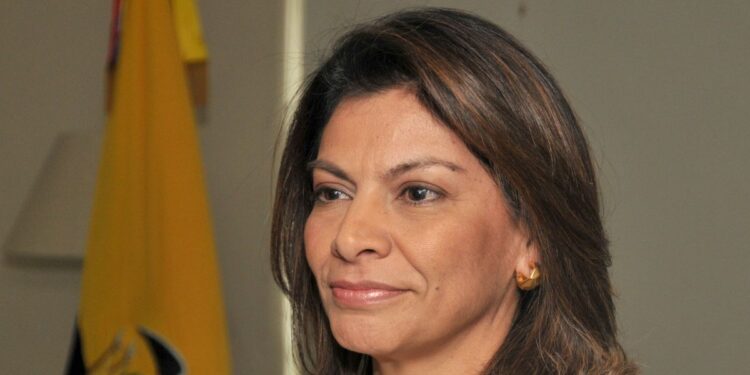 Expresidentes de Costa Rica defienden la democracia ante comparaciones con regímenes autoritarios